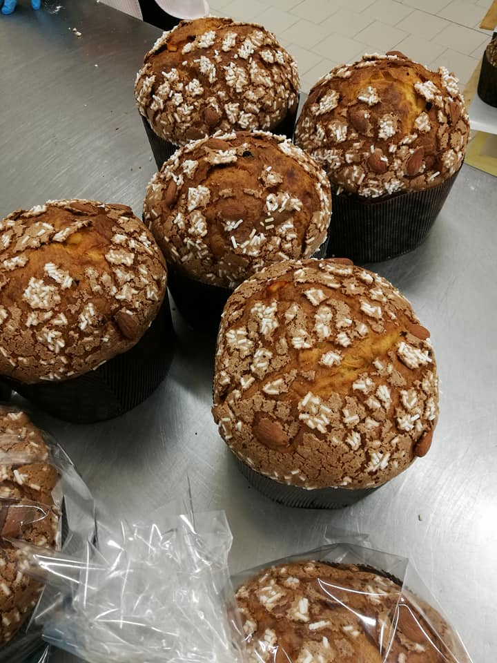 Panettoni mandorlati